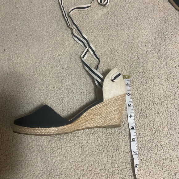 🌸 Joe Fresh 🌸 summer wedge sandals - Picture 9 of 9